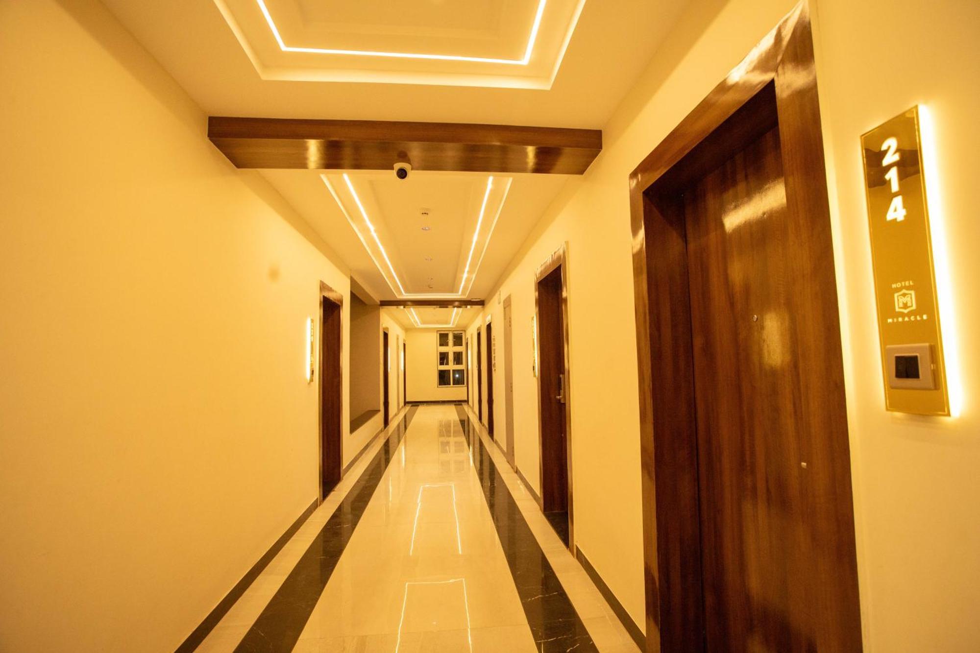 Hotel Miracle 2Km From Mahakal Temple Ujjain Exterior photo