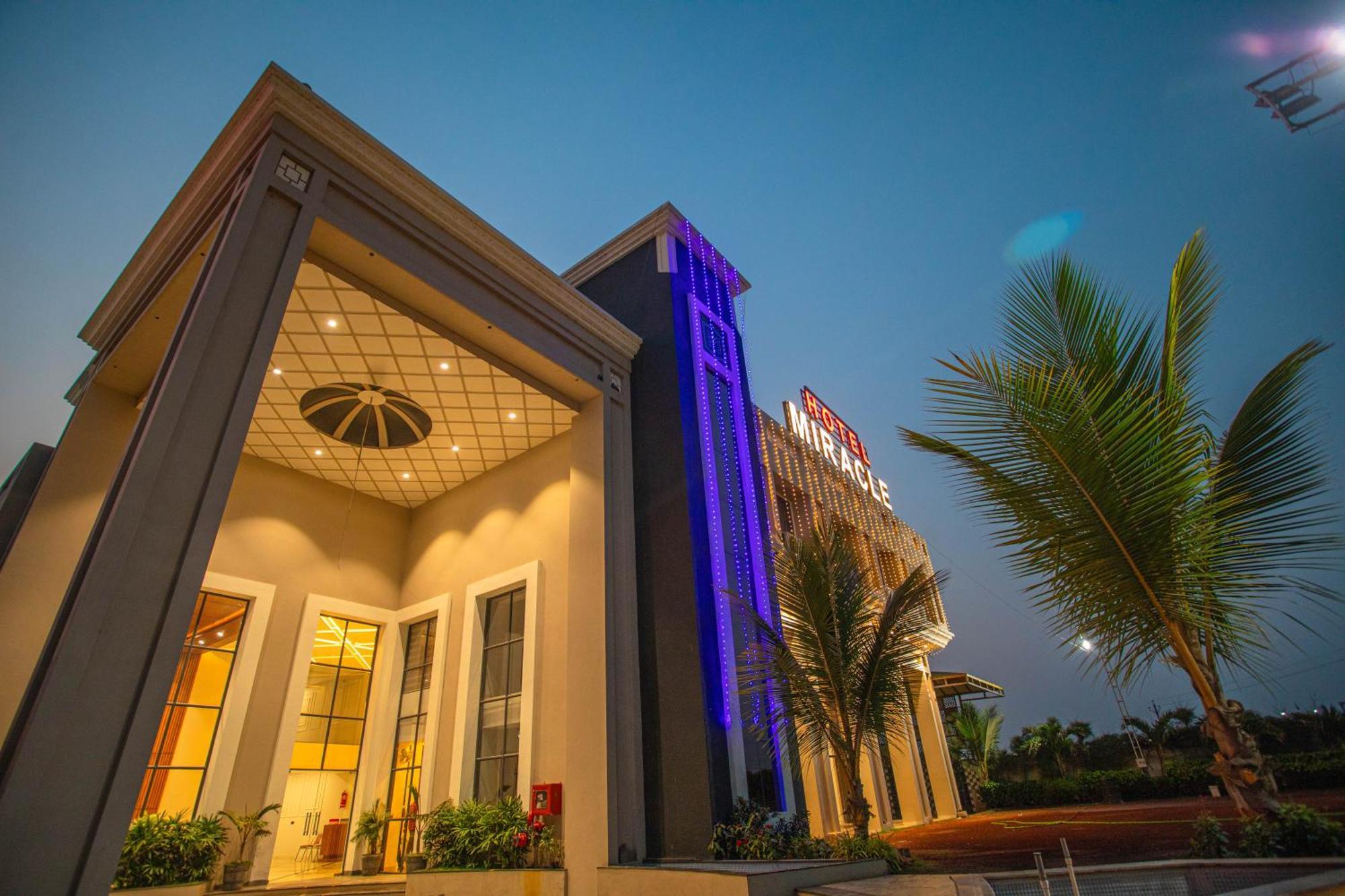 Hotel Miracle 2Km From Mahakal Temple Ujjain Exterior photo